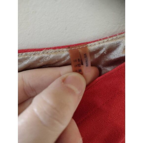 Tahari Size 8 Red V Neck Knee Length Dress - Picture 2 of 4